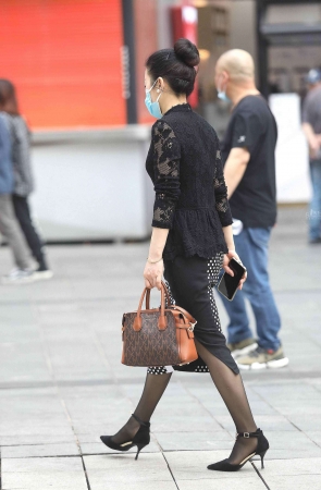 气质街拍黑丝shufu