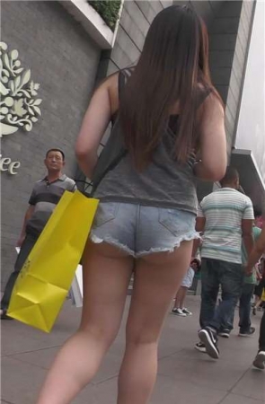 超短小热裤妹子 [470 MB]