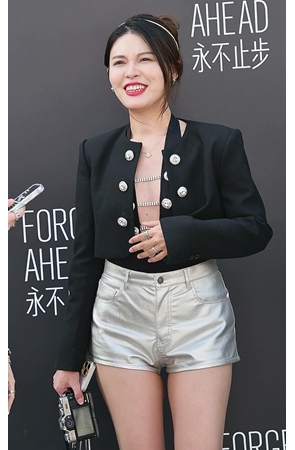 性感的月牙美女