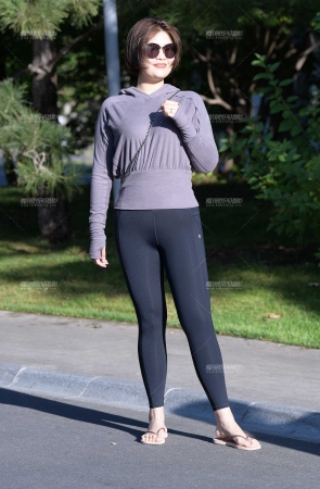 第1597篇可爱紧身美女