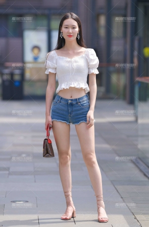 艳遇热裤大长腿小姐姐