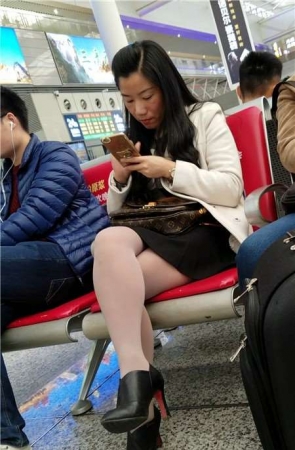 4K – 黑色高跟鞋性感街拍丝袜少妇