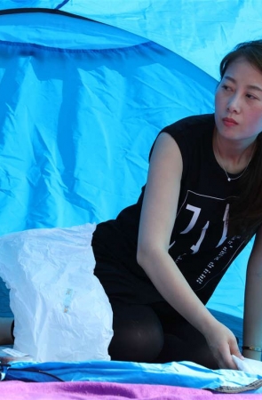 No732 优雅少妇躲在蓬中已被一探究竟，再次遇到躺平放弃抵抗 第1套