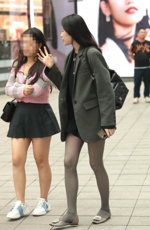 街拍丝袜少妇-14P