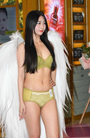 2438-47=48√内衣秀 2P