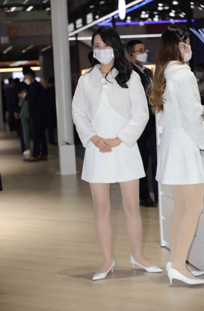 【街拍心灵】车展礼仪肉丝美腿街拍高跟哇塞