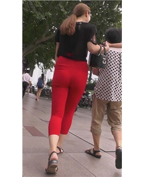 街拍美臀性感宽臀美少妇 [1.35 GB]