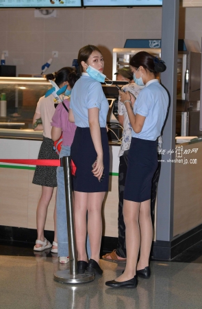 20725-2+24中场休息，买点吃的 13P