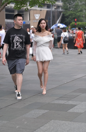 纯洁的美腿女友