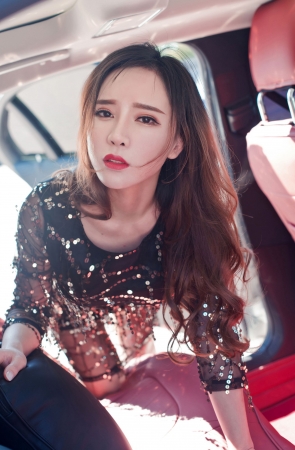 洗车场上的网红艾小青