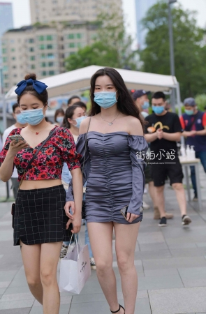 高跟，大白腿美眉