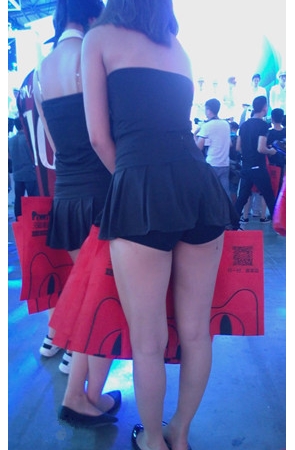 连体黑裙小姐姐