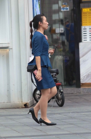 肉丝街拍高跟OL