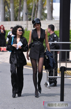 高跟带刺黑丝大长腿3A1998[632M]