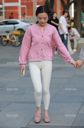 白色紧身瑜伽裤