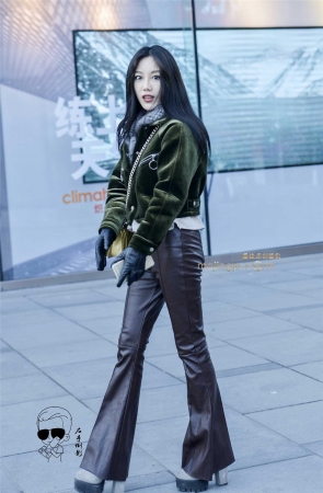 大眼睛魔鬼身材美女（2016-12-1）左手倒影