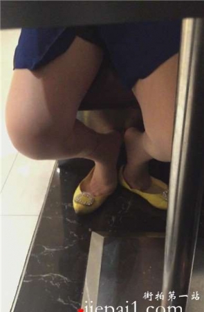 同事的丝袜美足