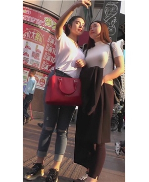 街拍清纯可爱小清新紧牛蜜臀美女 [948 MB]