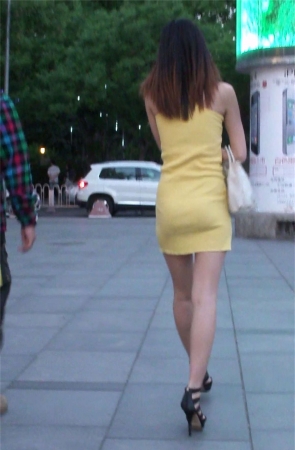 黄色包臀短裙不一样的诱惑