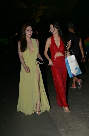 241022-23=87√优雅知性，懂风情的女人 14P