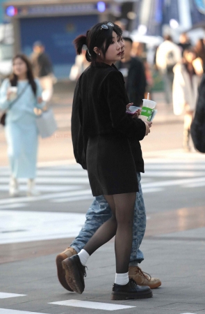 街拍黑丝少妇