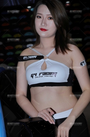 白黑色制服车模1