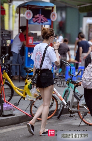 买小吃的长腿美女3A2933[92.6M]