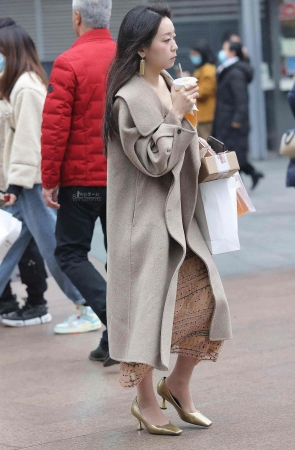 街拍肉丝高跟shaofu