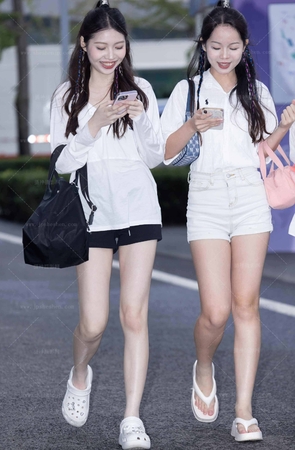 LB328-32P 成都车展-白到发光的长腿礼仪小姐姐下班