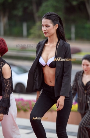 走红地毯的超模