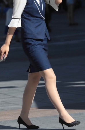 闪闪发亮的肉丝街拍高跟-15p