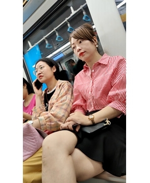 坐姿端庄的妹子 [673 MB/mp4]