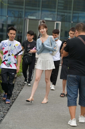 摄神街拍作品 萌萌哒网红小姐姐