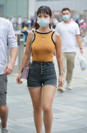 玻璃街拍作品  性感黑色热裤女友 [116P-1.23GB]