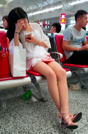 清纯可爱的大白腿高跟美女