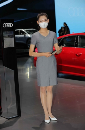 【街拍心灵】奥迪品牌大使肉 丝美tui街拍高跟