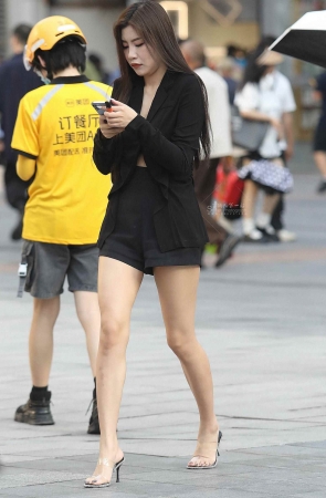 街拍玉足高跟shaofu