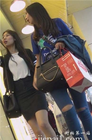 街拍小清新紧身蓝色牛仔裤美女 [856 MB]