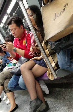 4k-丝袜美腿、大头皮鞋眼镜妹