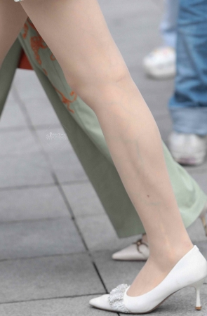 诱惑肉丝街拍高跟shaofu