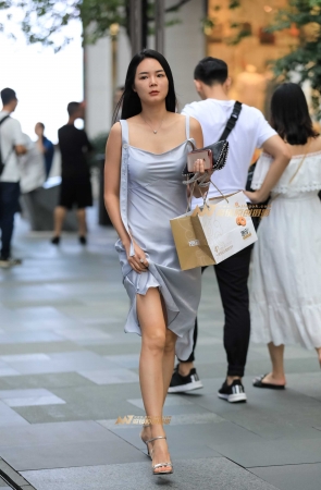 背影迷人 时尚猫步扭起来!