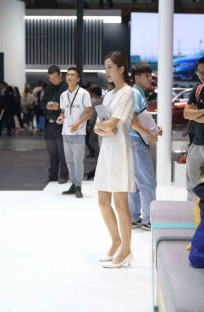 白裙礼仪小姐姐