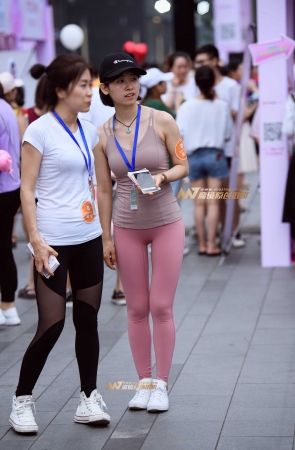 极致紧身粉色瑜伽裤