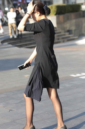 街拍黑丝高跟OL