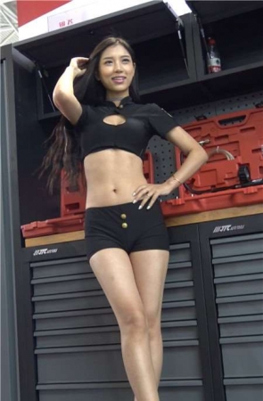 4k视频，改装车展拍摄大长腿模特美女[3.71 GB]