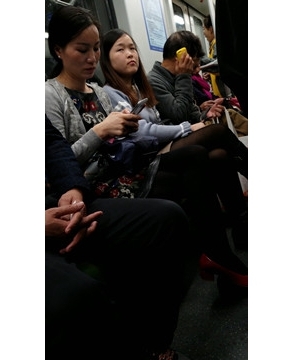 4k-地铁偶遇黑丝美丽熟女。