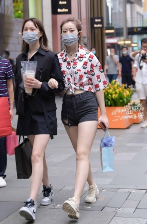 2094-7+32热裤肉感女孩 5P