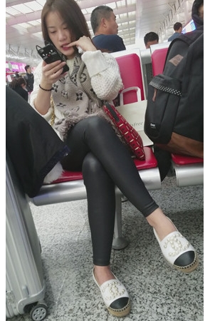 漂亮的皮裤小姐姐