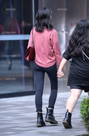 第1603篇高挑紧身美女