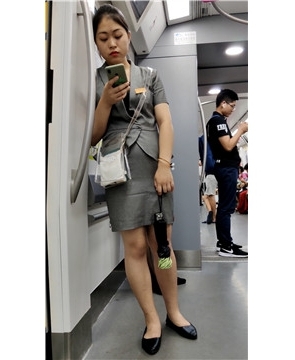 ol制服妹子 [975 MB/mp4]